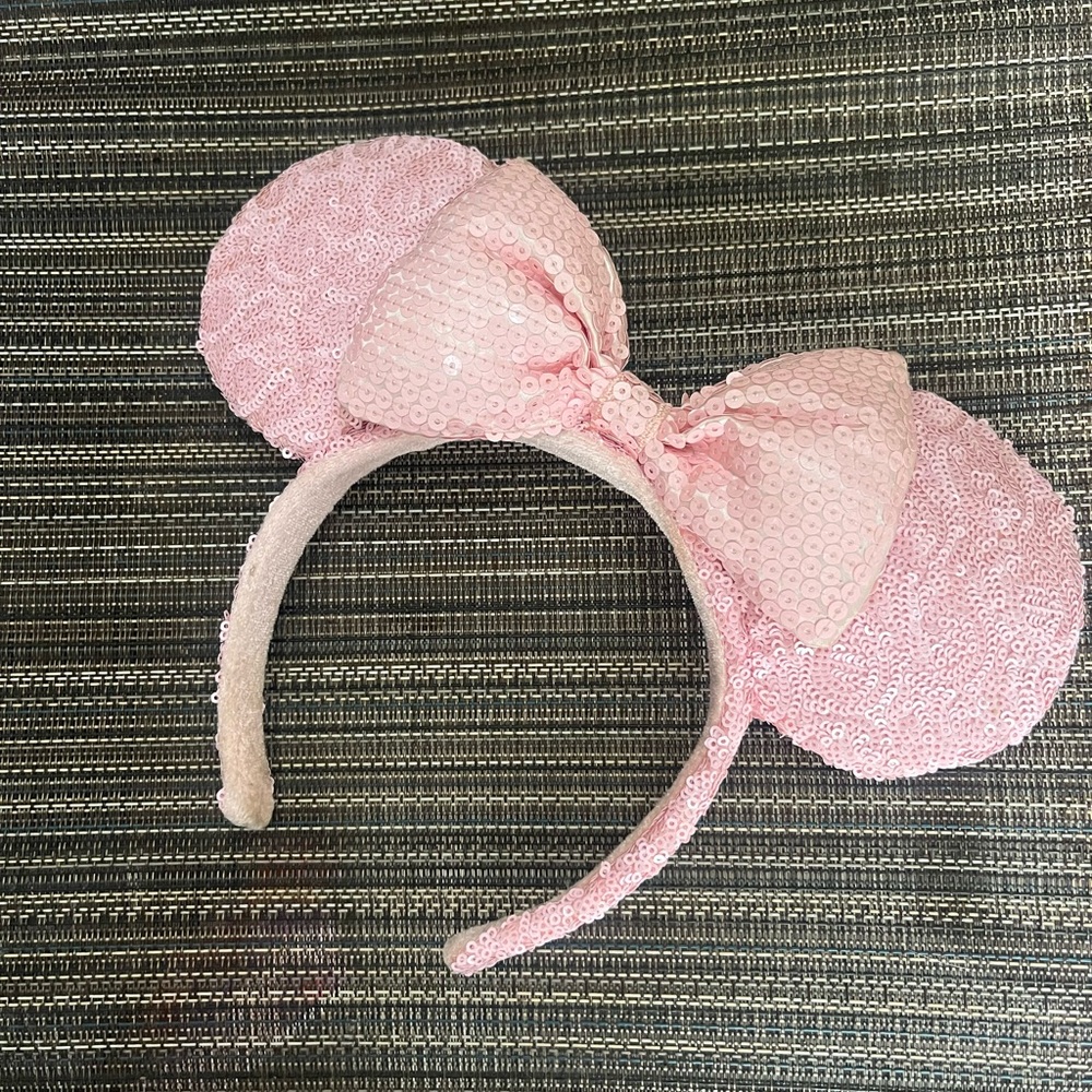 Disneyland Authentic Baby Pink Minnie Mouse Ears, like new, worn 2x, unisex